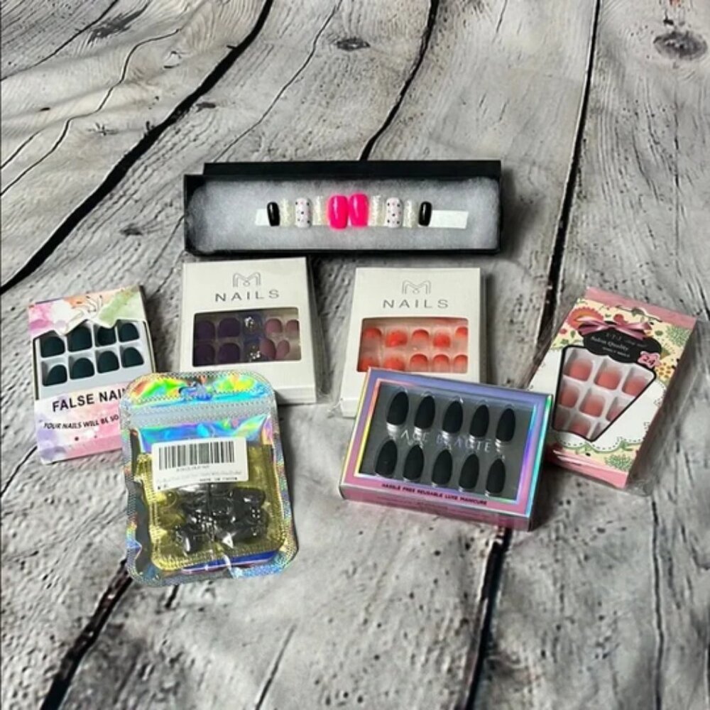 Elegant Press-On Nails Set - Black, Pink, White